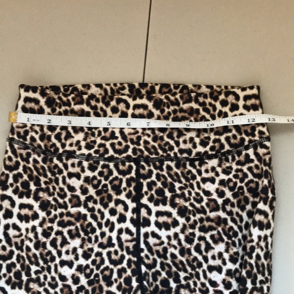 ZYIA Leopard Brilliant Scrunchy What Hi-RIse 7/8 24" Leggings 8-10 - Picture 8 of 12